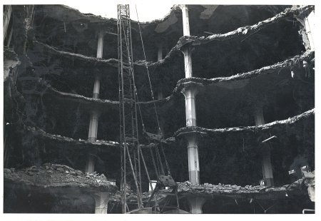 「都市の軌跡」より